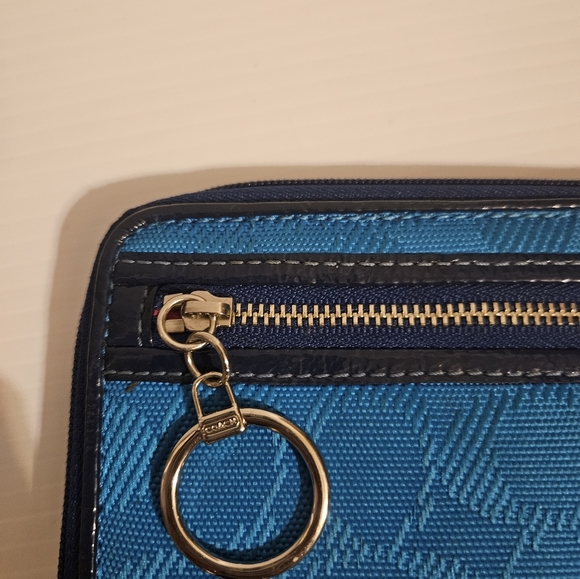 COACH Wristlet Vintage Y2K Monogram Signature Print - Turquoise - Picture 5 of 13